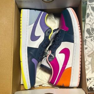 WOMENS AIR JORDAN 1 LOW SE
